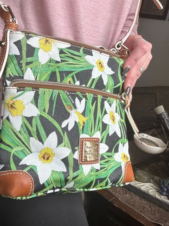 Authentic Dooney & Bourke Floral daffodil leather/coated canvas zip top Crosbody - Picture 10 of 15